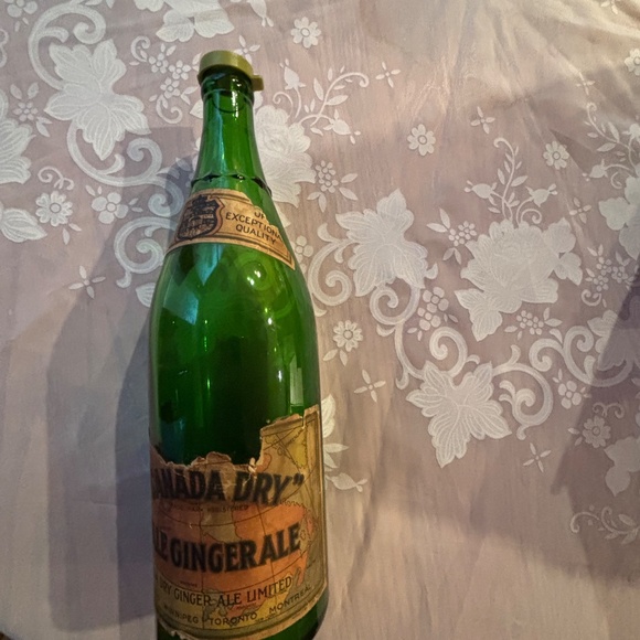 Vintage 1937 Canada Dry Pale Gingerale Bottle - Picture 1 of 5